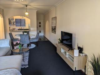 Designer garden 2 Bed apartment 1km to Mandela Sq - Joanesburgo - 3