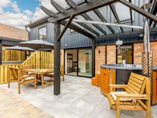 3 Bed in Alcester 88398 - Coughton - 0