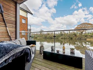 4 Bed in East Cowes 93249 - Newport - 0
