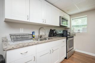 Tranquil 2bd Oasis 10 Min to Airport & Downtown - 3