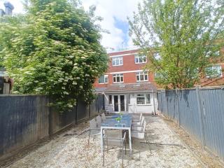 Lovely 4 bedroom flat with ample garden in Brondesbury, Kilburn - London - 2
