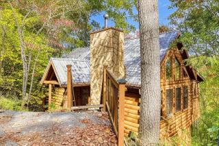 Fowl Play, Hot Tub, 1089 of FREE Attraction tickets for each paid day, Dollywood and More - Sevierville - 0