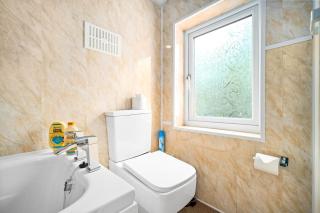 3 Bed House With Free Street Parking - 6