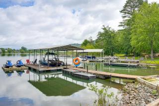 Striking Getaway with Hot Tub, Deck and Lake Access! - Hiawassee - 8