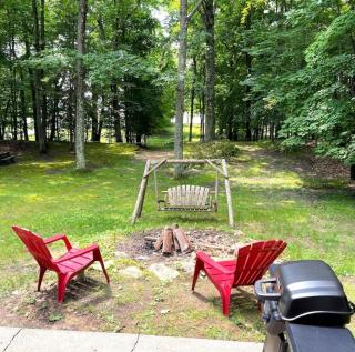 Quaint Cottage on the Sandy Shores of Lake Michigan - 3