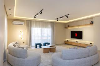 Elegant 3BR Apt 3 Ensuites Pool By Beithady BH-26-104 - New cairo - 0