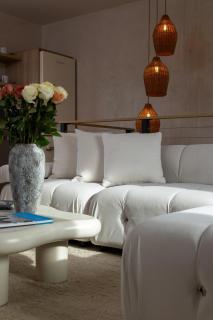 Luxe 2BR with Designer Touches, Walk to Everything - 5