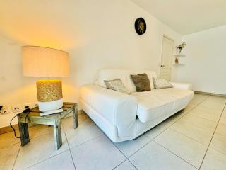 Villa Mickael - Apt de standing 4 prs - plage à 300m - Antibes - 0