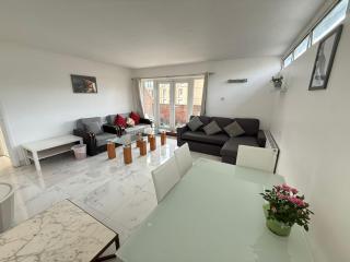 Queens Way - 2