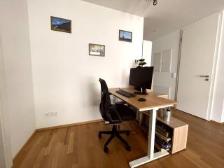 Quiet Private Room, Balcony & Workspace - Shared Bathroom - Frankfurt am Main - 3