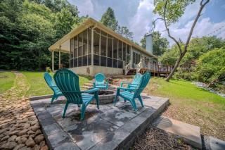 Riverfront Home w Gameroom & Screened Porch - 6