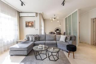 Stunning Gated 2 BR-Mins To AUC - Cairo - 0