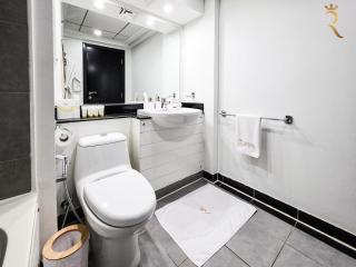 Divine 1BR Escape Pool Gym Parking Al Reef - Abu Dhabi - 3