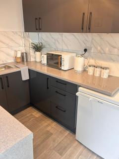Stylish 1 Bedroom Apartment Near Sheffield - Kimberworth - 6