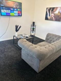 Stylish 1 Bedroom Apartment Near Sheffield - Kimberworth - 3