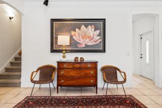 Tranquil Court Oasis - 3