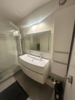 Apartment near Beach-Airport Open 24h - Saint-Laurent-du-Var - 4