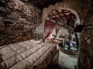 The Historic Oil Mill- Romantic Retreat - 5