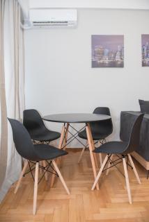 The Athenian Chic - 5