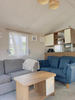 Fabulous 3 Bedroom Static Caravan at Billing Aquadrome - Great Billing - 4