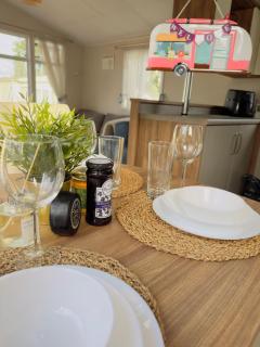 Fabulous 3 Bedroom Static Caravan at Billing Aquadrome - 6