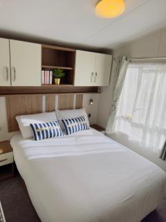 Fabulous 3 Bedroom Static Caravan at Billing Aquadrome - Great Billing - 8