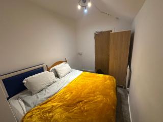 Cosy 4 Bedroom Walsall House - Free WiFi & Parking - Bescot - 2