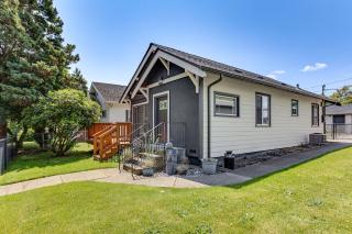 2 Mi to Dtwn Tacoma Charming Home with Deck and Yard! - Tacoma - 0