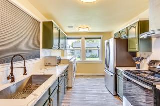 2 Mi to Dtwn Tacoma Charming Home with Deck and Yard! - Tacoma - 3