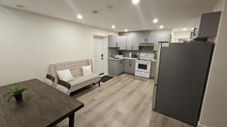 Your Home - Spacious Private Suite - 4