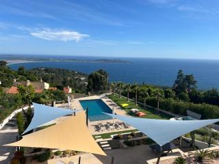 Villa 5 BDs Breathtaking Views Large Pool Jacuzzi - Carqueiranne - 0