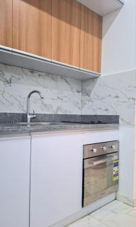 Marina Bay Elegance Room Balcony Overlooking Luxury Yachts - 4