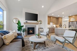 Cozy Modern 3BR Farmhouse with Scenic Golf Views - Boise - 2