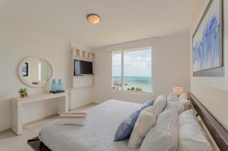 OASlS Beachfront 2 BDR with pool by Casa Paraiso - 4