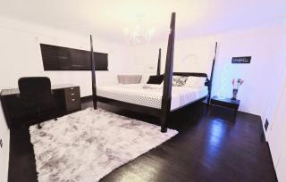 HOMEY 2BR Relaxing house WITH PRIVATE PARKING 4 MINS TO METROTOWN - Burnaby - 0