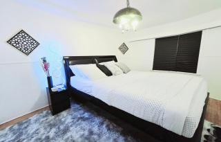 HOMEY 2BR Relaxing house WITH PRIVATE PARKING 4 MINS TO METROTOWN - Burnaby - 1