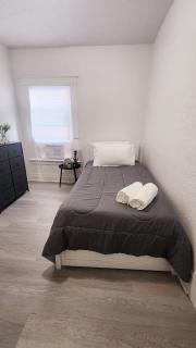 New Renovated 2 Bedroom USA Side - Niagara Falls - 3