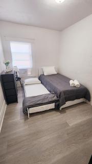 New Renovated 2 Bedroom USA Side - Niagara Falls - 2