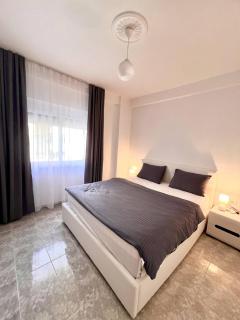 Monochrome Apartment By Adriatic Living - Durazzo - 5