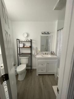 New Renovated 2 Bedroom USA Side - Niagara Falls - 1