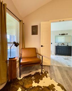 Cozy Getaway Near Lake Travis! - Lago Vista - 6