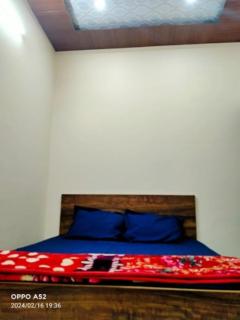 Hotel Mahadev guest house Fully AC OR NON AC Room In Varanasi - 1