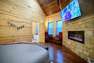 New! Near Attractions, Private Balcony, Pets Welcome, Paved Road, Hot Tub - Broken Bow - 4