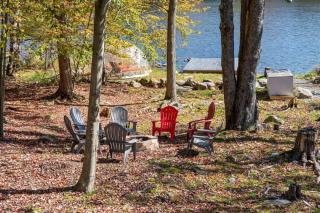 Cozy Lakefront Poconos Cabin Hot Tub Kayaks - Tobyhanna - 3