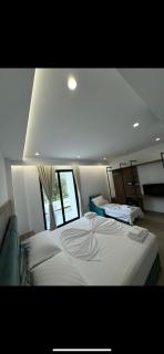 Prestige Hotel - Ksamil - 9