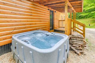 Covered Deck and Hot Tub Cozy Retreat in Campton! - Campton - 8