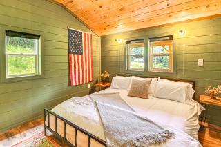 Covered Deck and Hot Tub Cozy Retreat in Campton! - Campton - 2