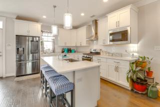 Walk to Ocean Group Getaway in Virginia Beach! - 9