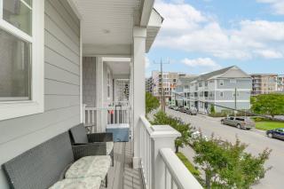 Walk to Ocean Group Getaway in Virginia Beach! - 8