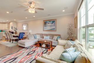 Walk to Ocean Group Getaway in Virginia Beach! - 5